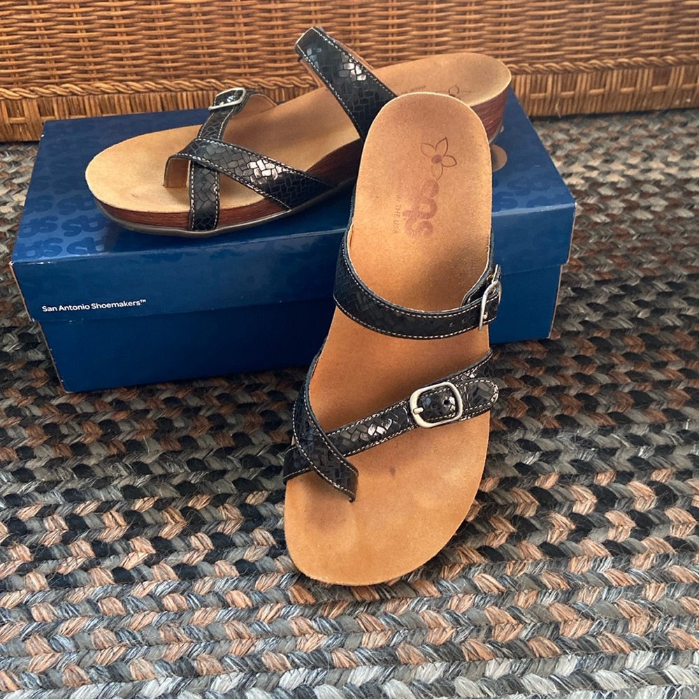 SAS sandals Sz 8 worn once Great Condition